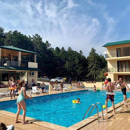 Hotel Surami Ngoại thất bức ảnh