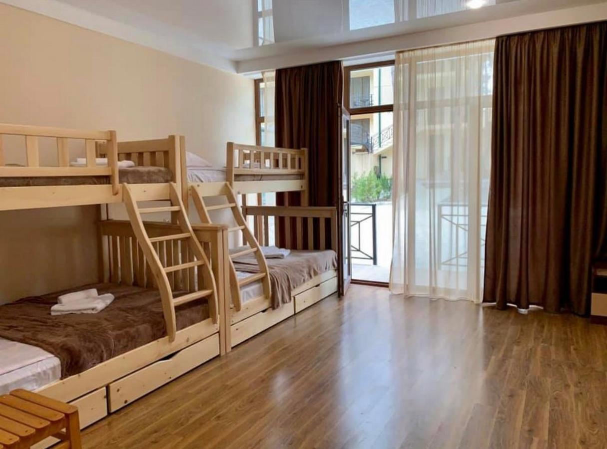 Hotel Surami Ngoại thất bức ảnh