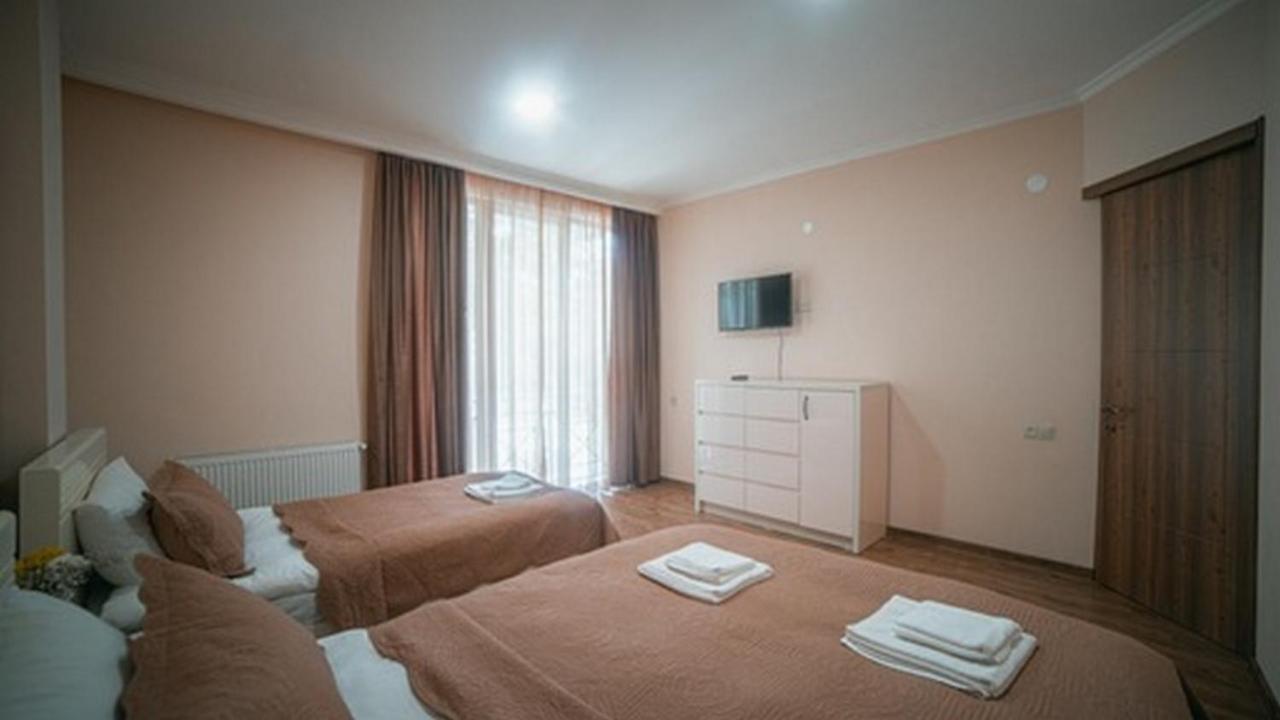 Hotel Surami Ngoại thất bức ảnh