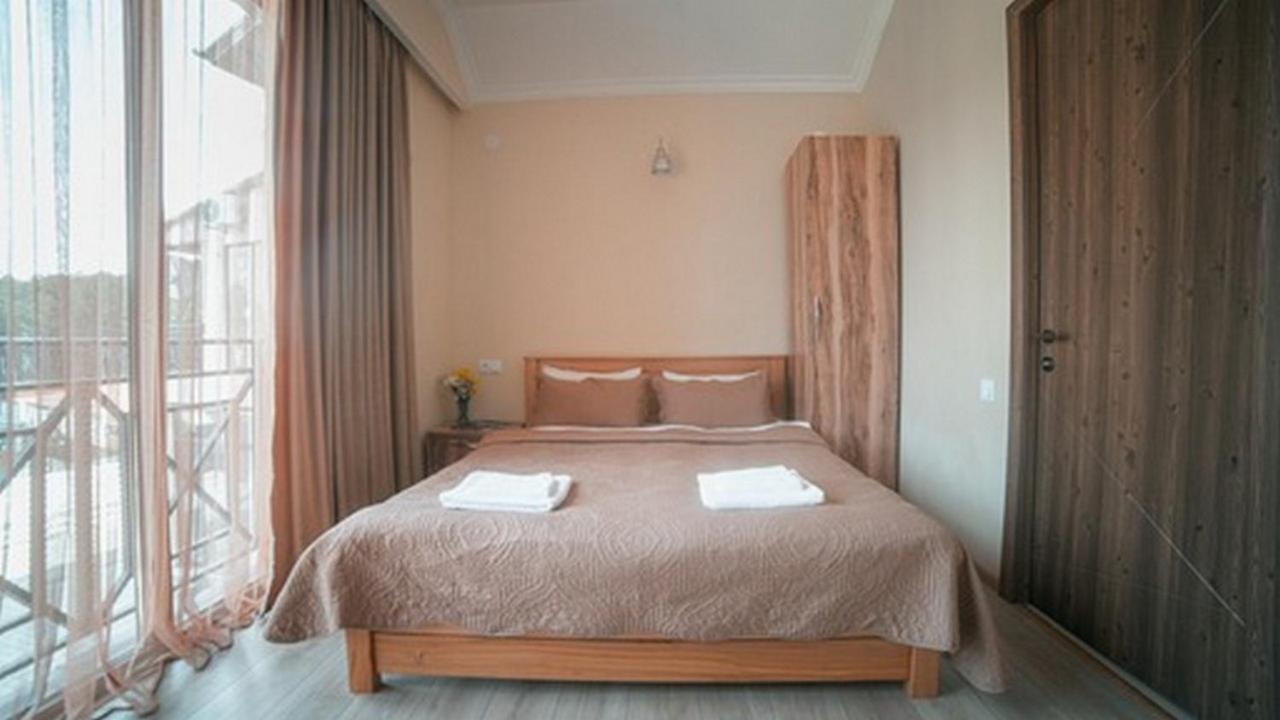 Hotel Surami Ngoại thất bức ảnh