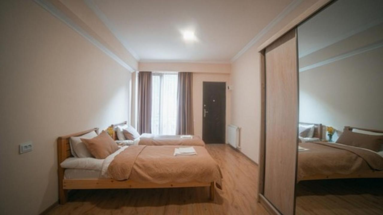 Hotel Surami Ngoại thất bức ảnh