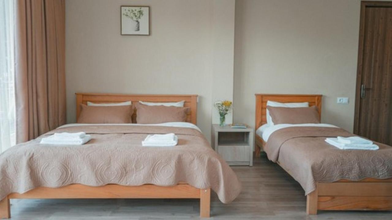 Hotel Surami Ngoại thất bức ảnh