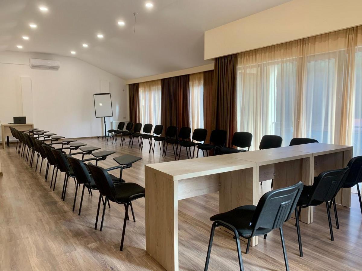 Hotel Surami Ngoại thất bức ảnh
