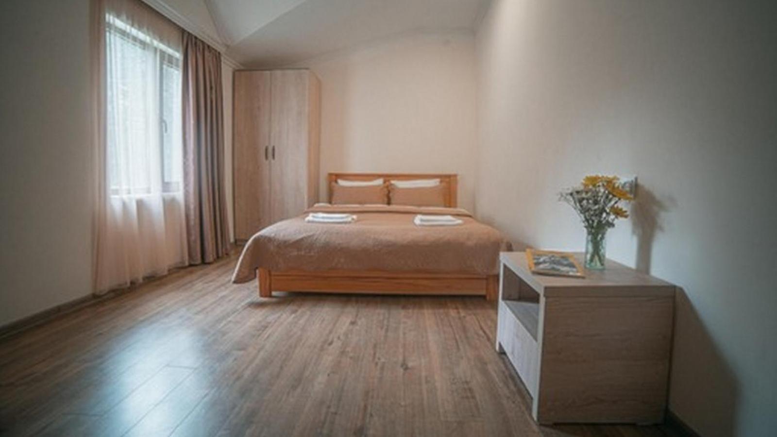 Hotel Surami Ngoại thất bức ảnh
