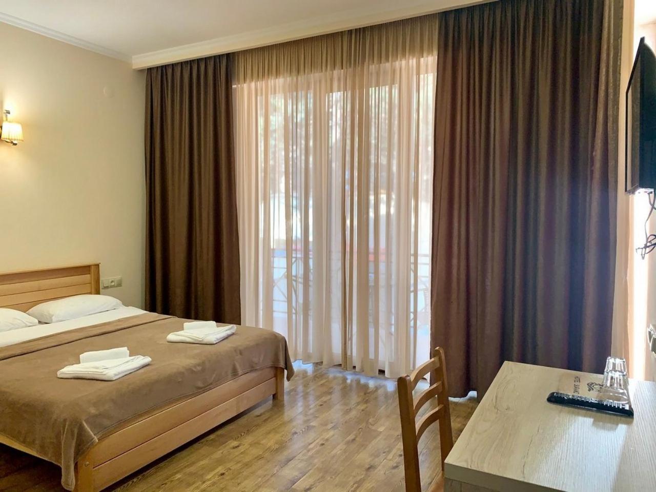Hotel Surami Ngoại thất bức ảnh