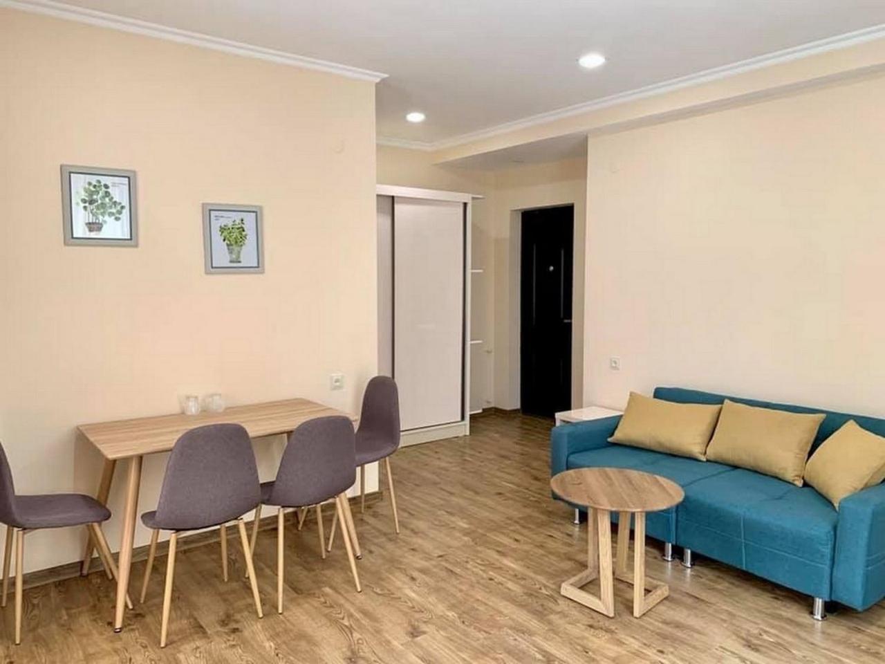 Hotel Surami Ngoại thất bức ảnh