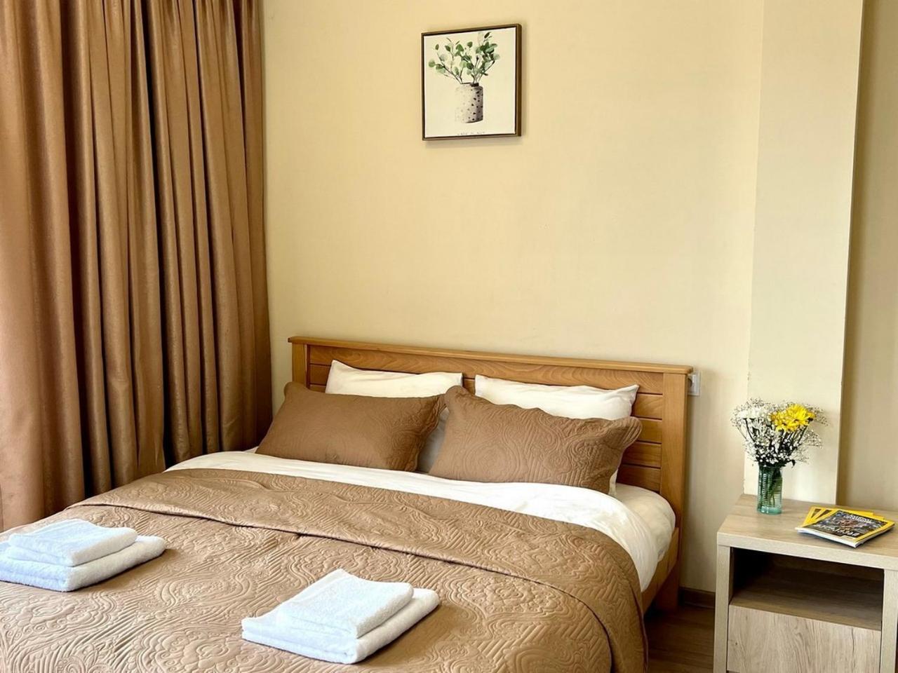 Hotel Surami Ngoại thất bức ảnh