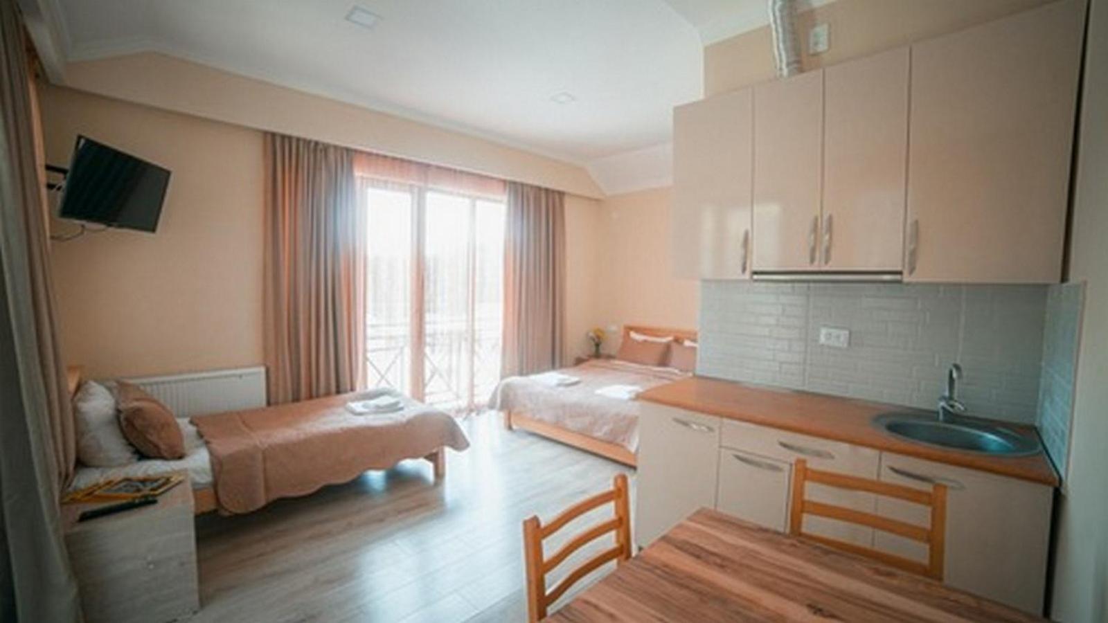 Hotel Surami Ngoại thất bức ảnh