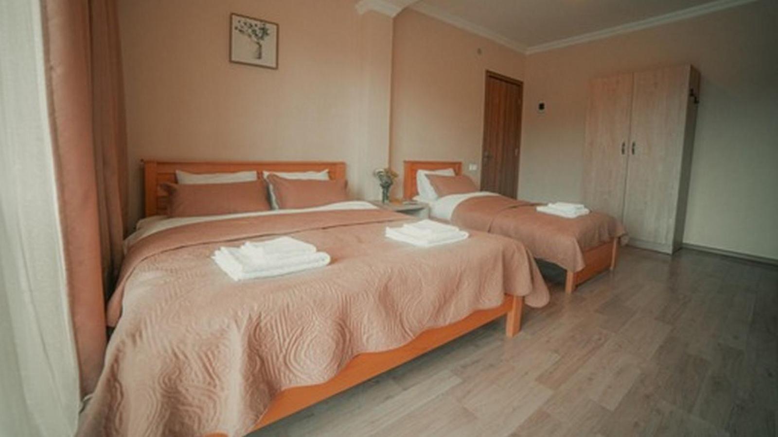 Hotel Surami Ngoại thất bức ảnh