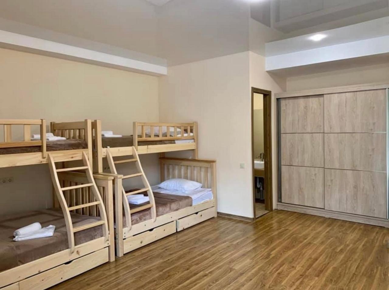 Hotel Surami Ngoại thất bức ảnh