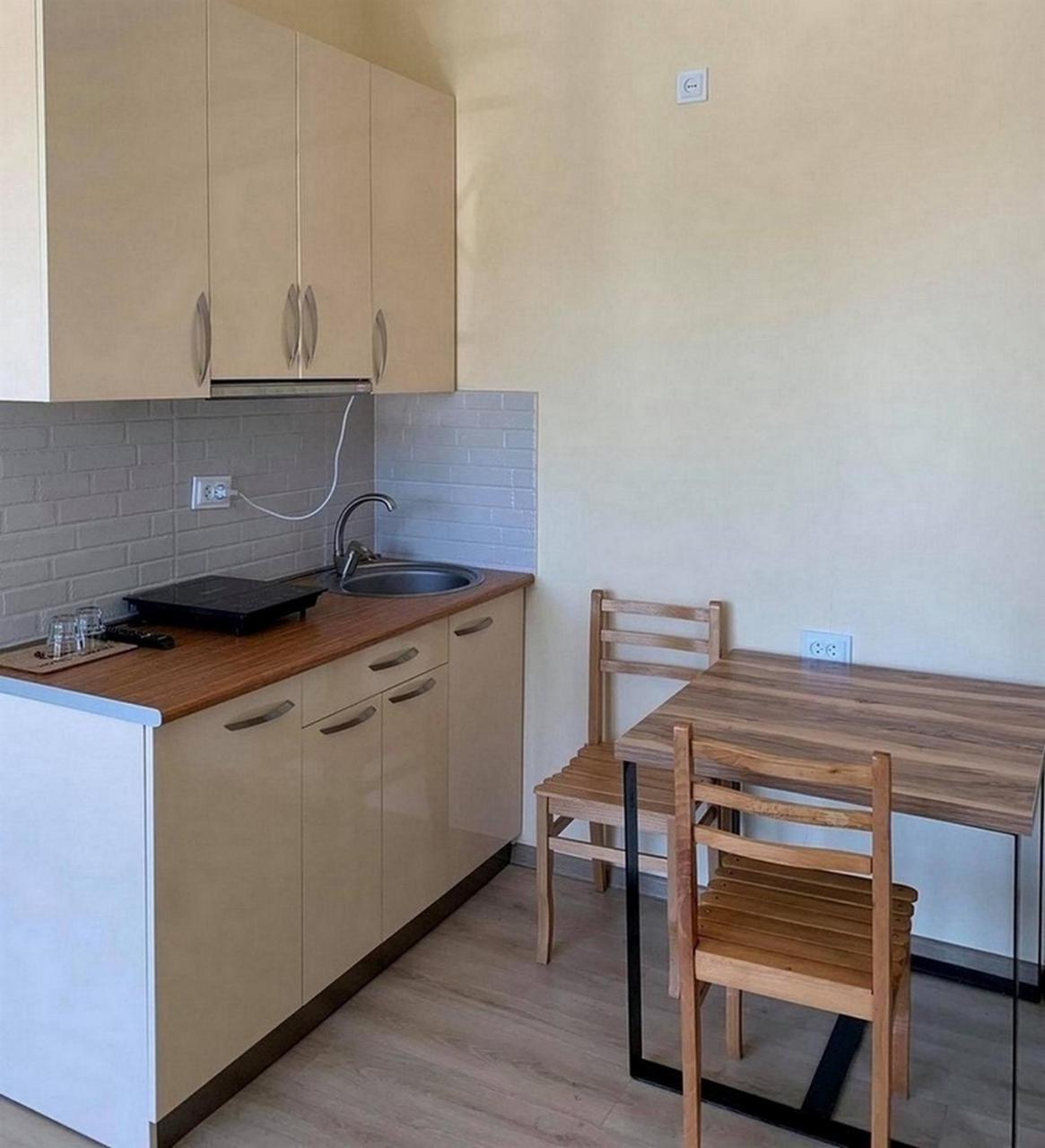 Hotel Surami Ngoại thất bức ảnh