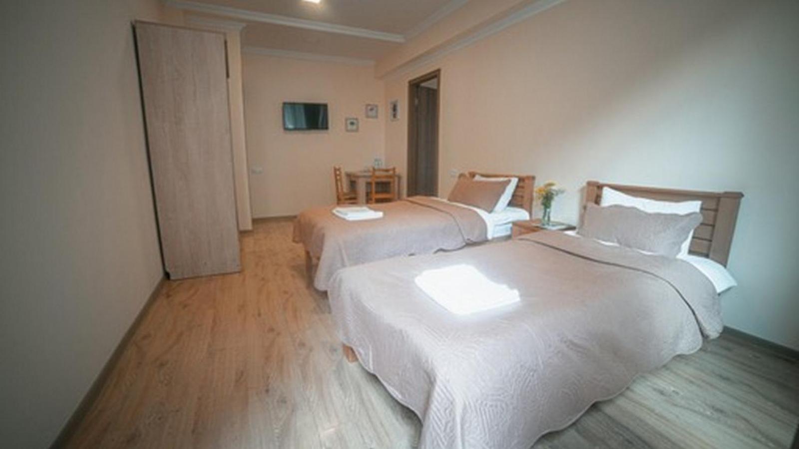 Hotel Surami Ngoại thất bức ảnh