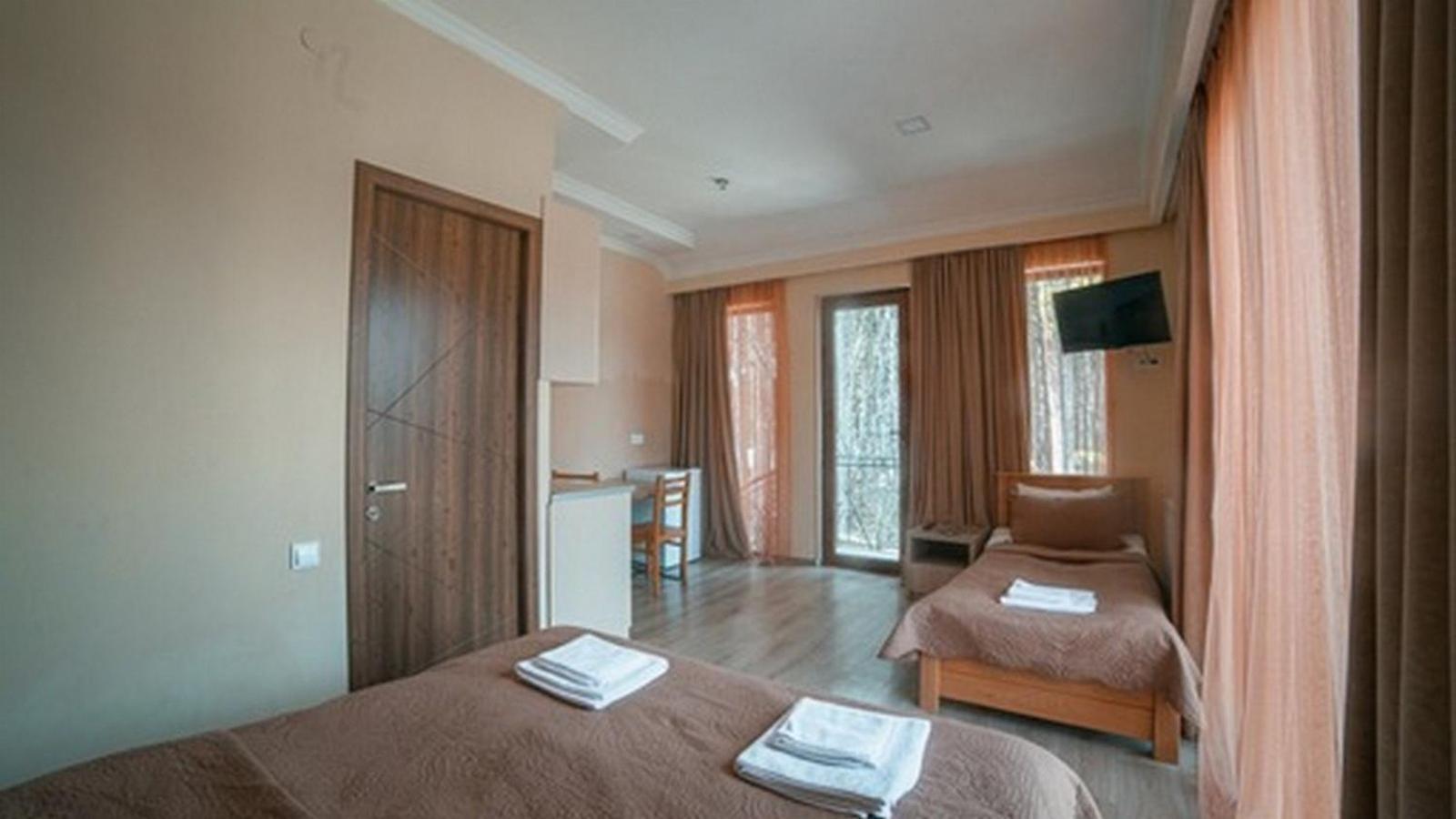 Hotel Surami Ngoại thất bức ảnh