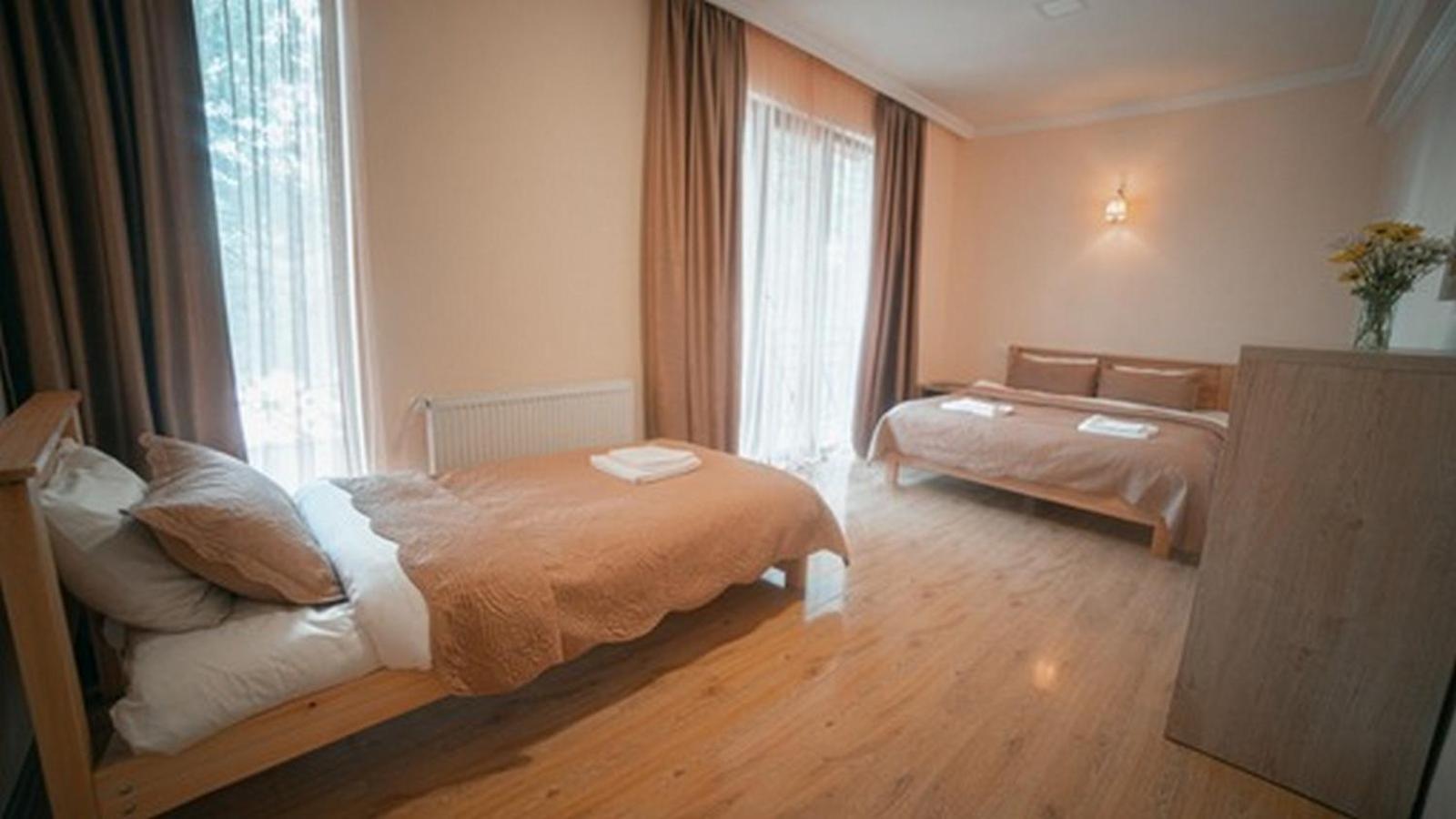 Hotel Surami Ngoại thất bức ảnh