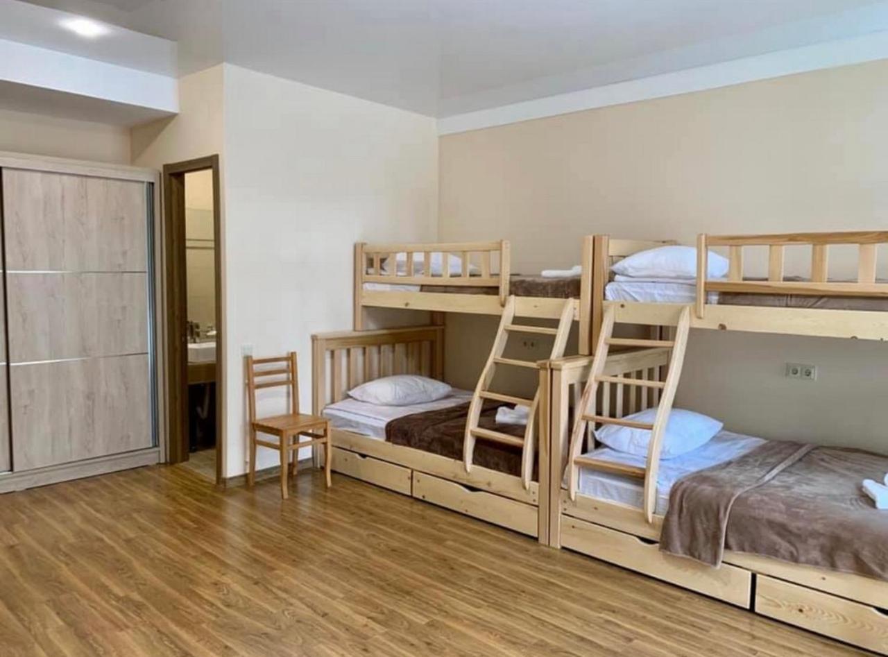 Hotel Surami Ngoại thất bức ảnh
